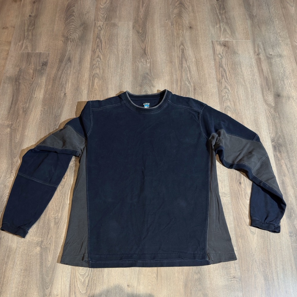 Men's Black and Gray Sweatshirt